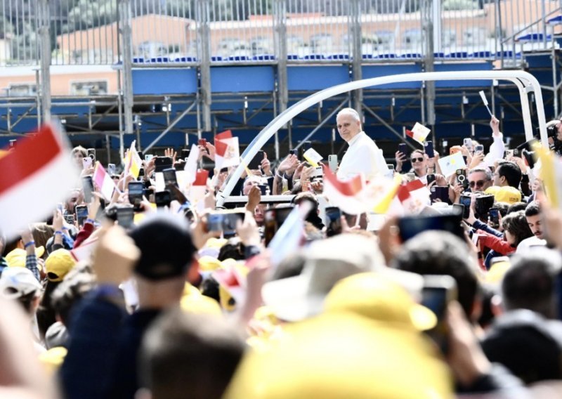 Papa stigao u Monako: 'U Božjim očima, ništa se ne prima uzalud!'