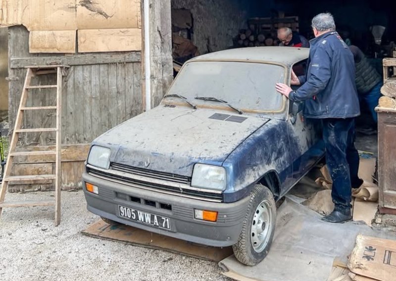 Čudo u Francuskoj! U zapuštenoj garaži našli 44 godine stari netaknuti Renault 5, ima 12 km na satu...