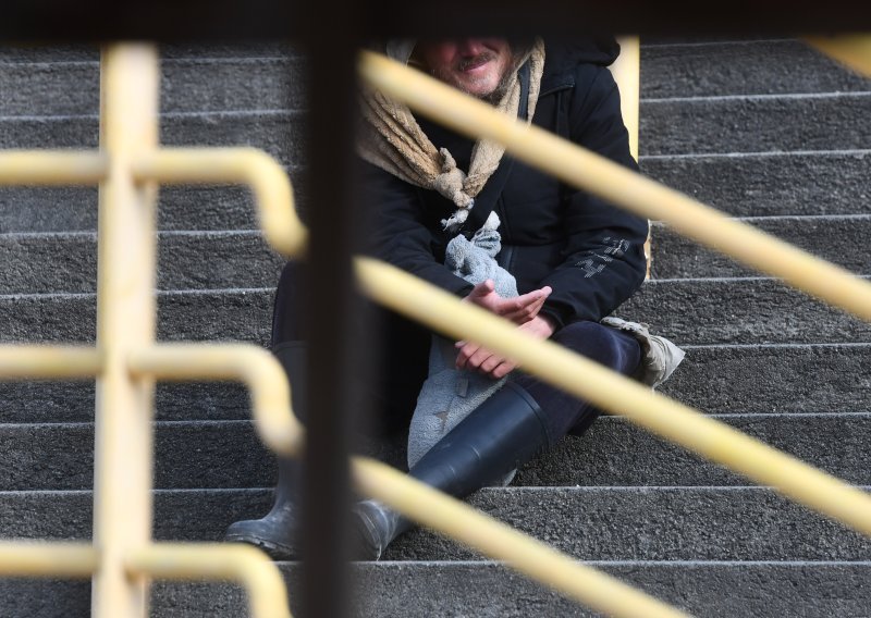 Raskrinkan lanac prosjačenja: Starce iz Zagreba prisiljavali da glume invalide