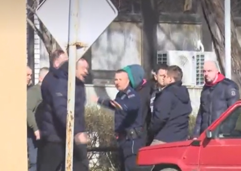 Kaos na izborima u Srbiji: U Boru izbila masovna tučnjava