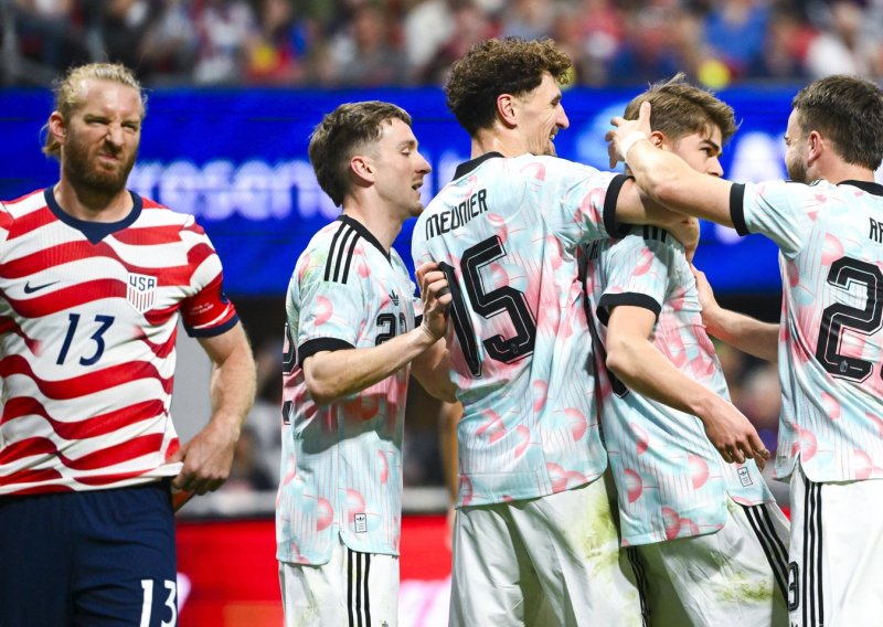 Debakl domaćina SP-a izazvao kaos, navijači pronašli krivca: 'Nikad više ne smije obući dres reprezentacije'