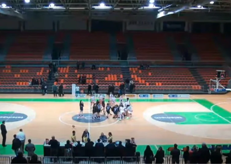 Pogledajte kaos u BiH: Košarkašice se brutalno potukle na centru, jednu cipelarili