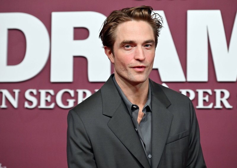 Je li Robert Pattinson slučajno odao previše? Njegov odgovor 'raspalio' internet