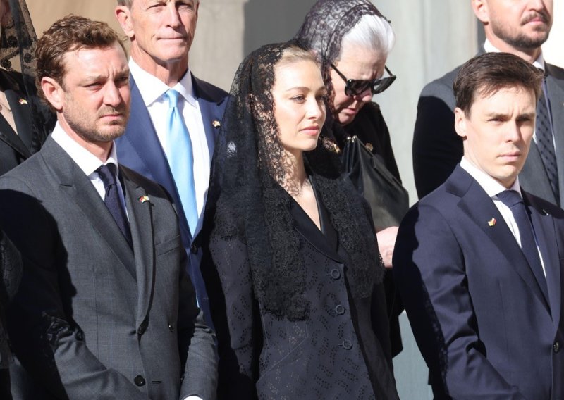 Talijanka plave krvi pred papu sa stilom: Diorov stajling ostavlja bez riječi izgledom i cijenom