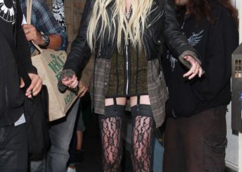 Taylor Momsen ne izlazi iz haltera