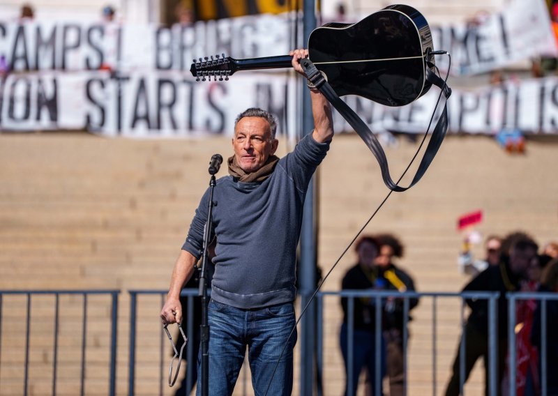 Emotivni Springsteen na prosvjedu protiv Trumpa: 'Donijeli su smrt i teror, a vi nadu'