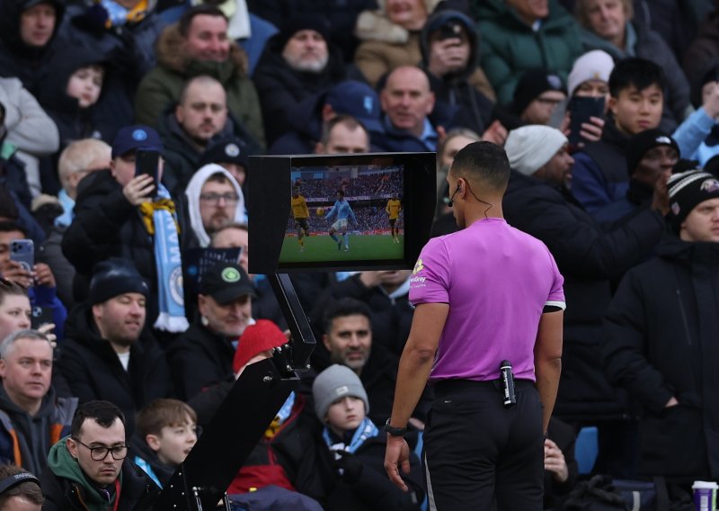 Više od 75 % navijača u Premier ligi je protiv VAR-a