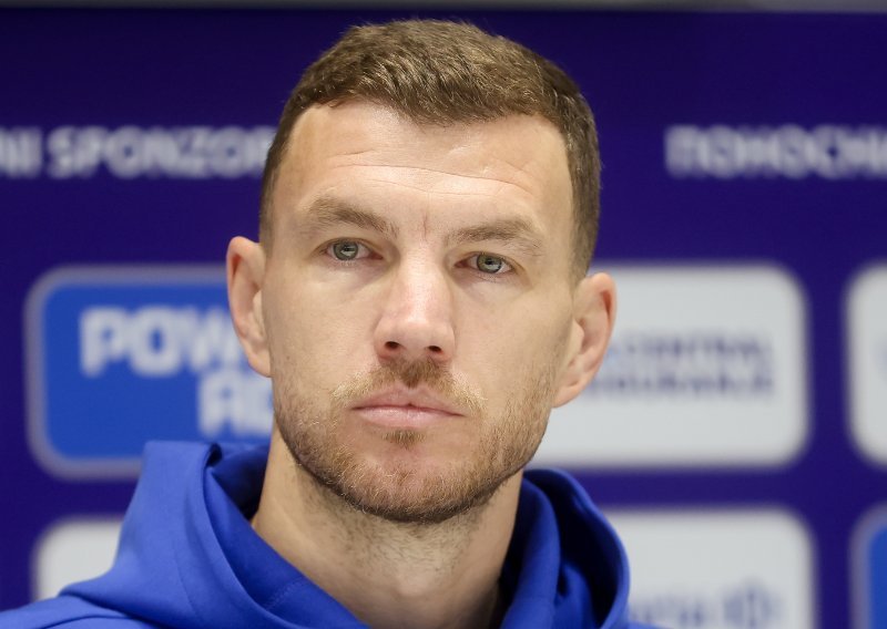 Džeko oduševio navijače prije utakmice s Italijom: Ustanimo i zaplješćimo