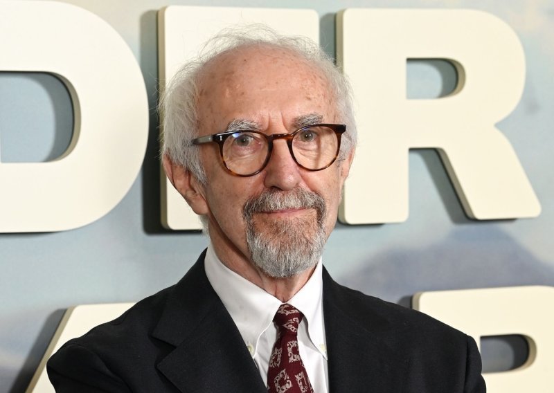 Nova mračna krimi serija ostavlja bez daha: Velikan Jonathan Pryce otkrio nam je sve tajne