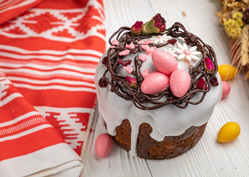 Uskrs bez muke: Pet kolača koje možete napraviti u jednom popodnevu