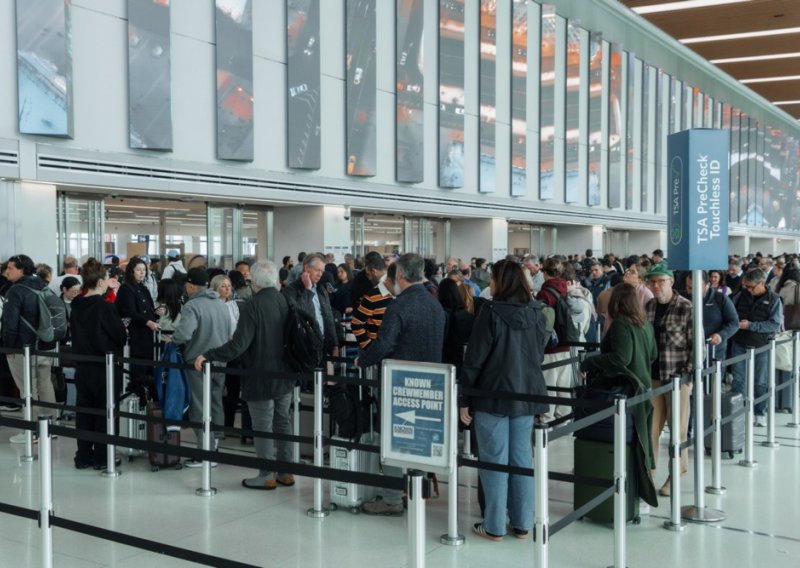 Američke zračne luke se vraćaju u normalu, važni radnici konačno dobili plaće