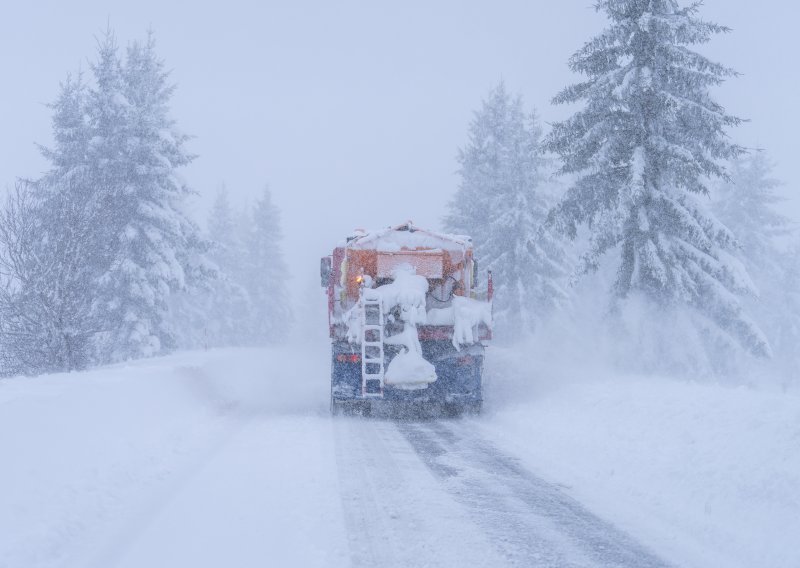 Crveni meteoalarm! Orkanski vjetar, kiša, snijeg - evo gdje će biti najgore i dokad će trajati