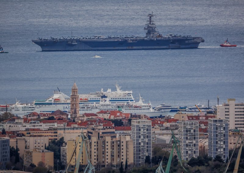 Američki nosač zrakoplova otišao iz Splita