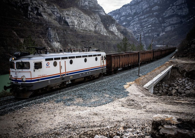 Planira se uvođenje stalnih vlakova između Zagreba i Sarajeva, no nekoliko je problema
