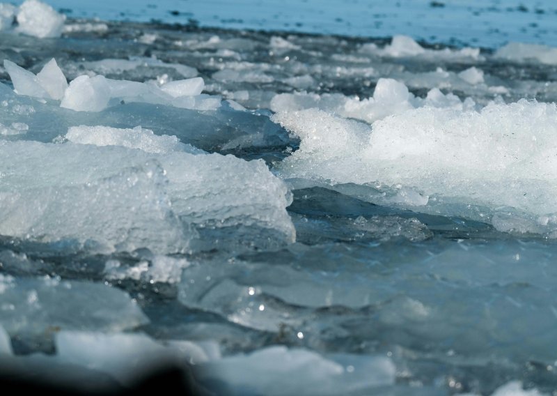 Zašto led ne tone? Odgovor je čudniji nego što mislite