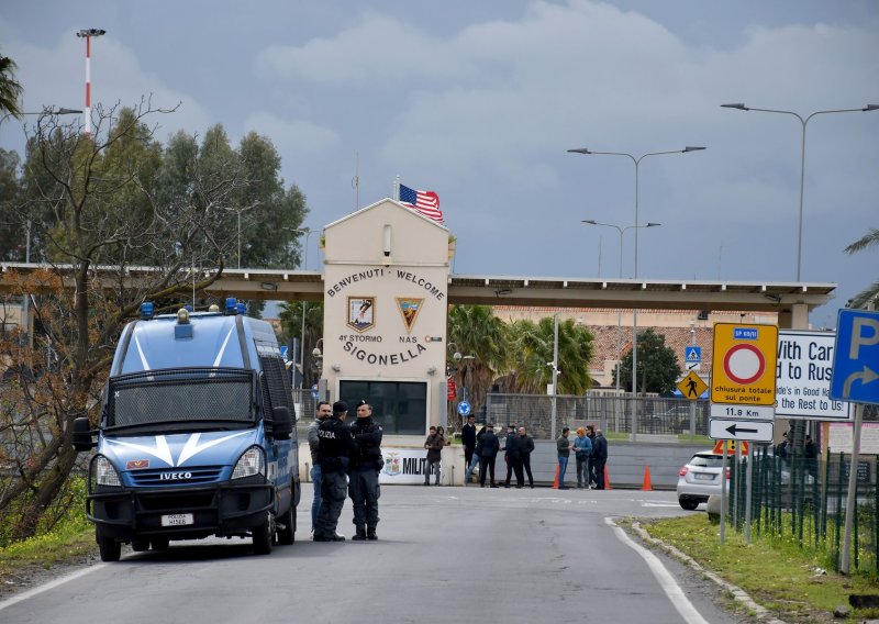 I Talijani otkantali Trumpa: Ne daju američkim bombarderima da slete u bazu na Siciliji