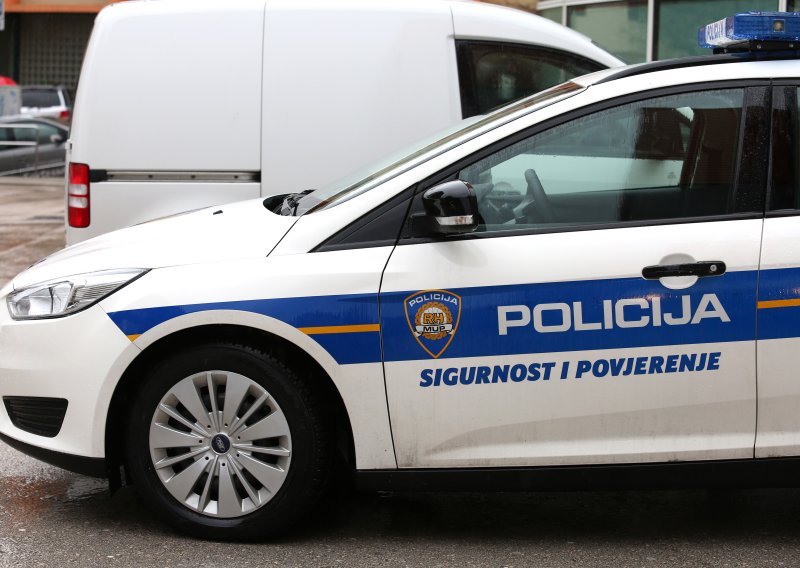 Policija u Osijeku privela muškarca zbog sumnje da je dvaput provalio u istu pekaru