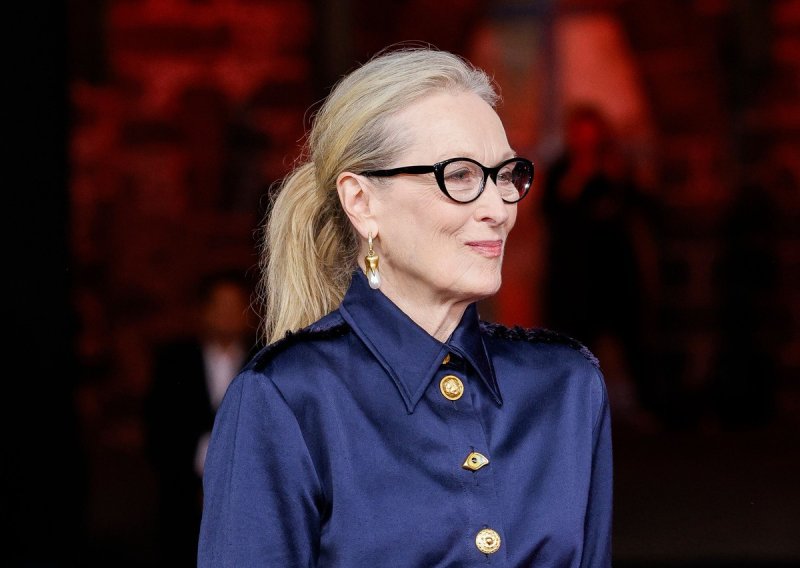 Pristaje baš svakoj figuri: Meryl Streep oduševila u haljini sa avangardnim detaljima