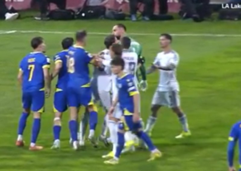 Zvijezda Italije dobila izravan crveni karton u Zenici, a onda kaos na terenu: Pogledajte što se dogodilo