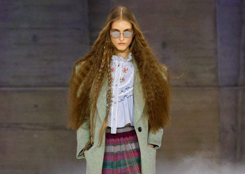 Lako se oblikuje: Trendi frizura koja će vas spasiti u proljetnim i ljetnim danima