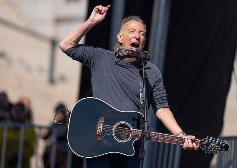 Brutalan govor Brucea Springsteena: 'Ovu američku tragediju može zaustaviti samo narod'