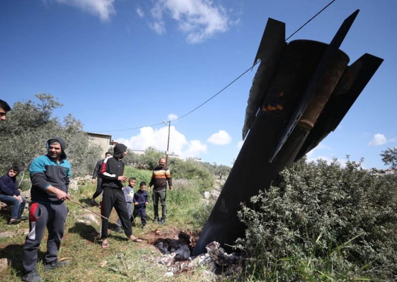 Trump otkrio kad bi mogao zaustaviti operacije protiv Irana; Izrael potresen iranskim udarima