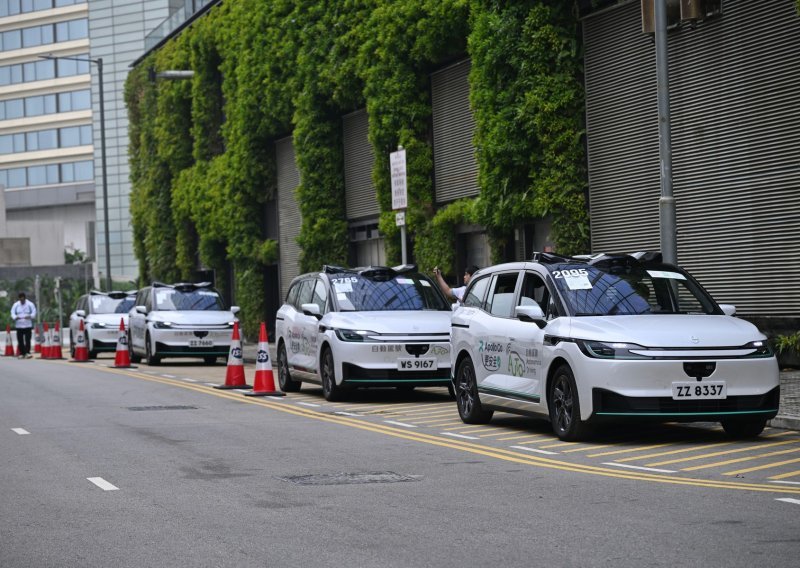 Zbog kvara na sustavu kineski robotaksiji stali nasred prometnica