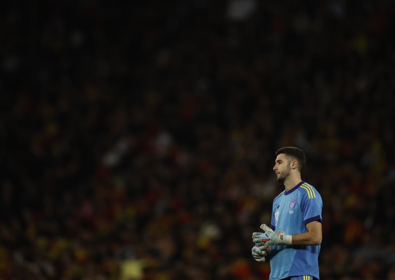 Debi iz snova pretvorio se u noćnu moru; Španjolci izviždali svog golmana