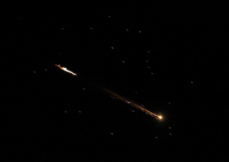 Iran izveo najveći raketni napad na Izrael dosad