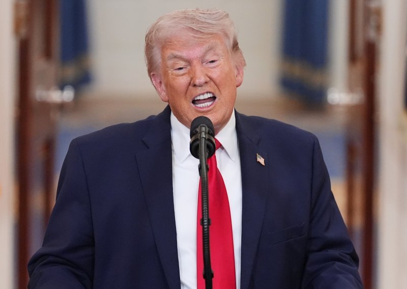 Trump o Macronu: Emmanuel se još uvijek se oporavlja od ženinog direkta u čeljust