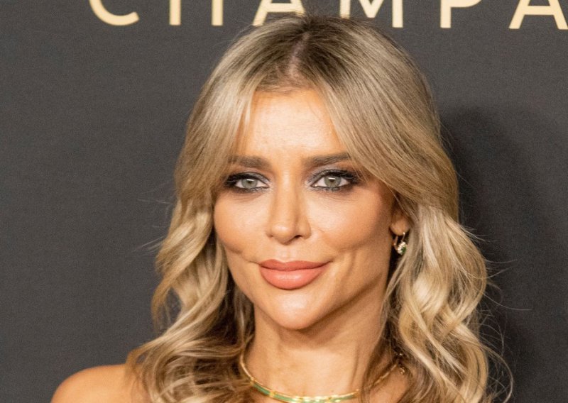 Mali trener na djelu: Fani Stipković odradila trening uz pomoć najdražeg 'pomagača'