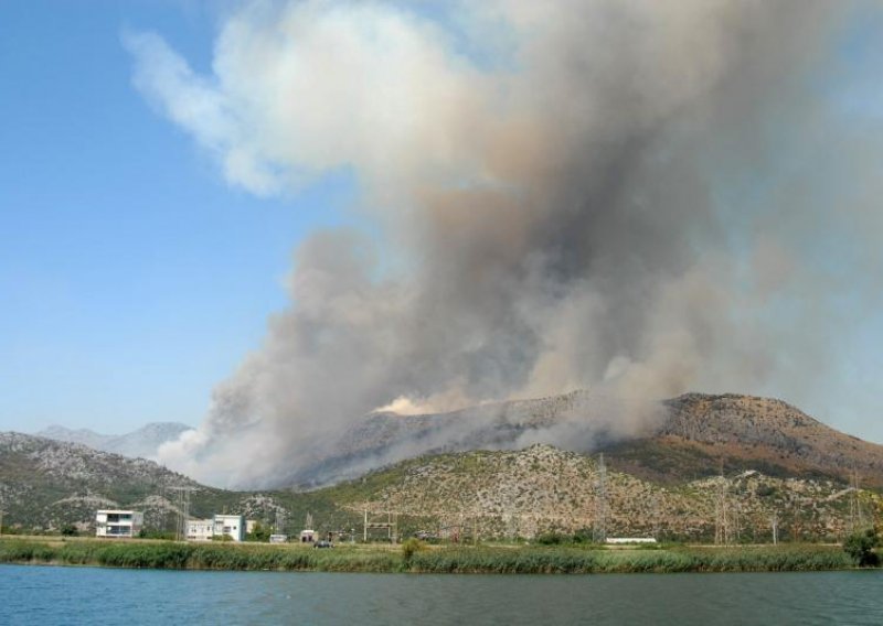 Ogromni požar kod Komina uzrokovale iskre s vlaka!