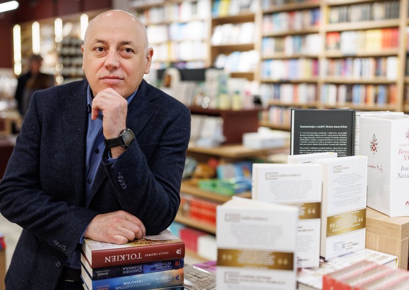 Tijesno surađuju s Crkvom i rasturaju: 'Nova Biblija traži se preko veze'