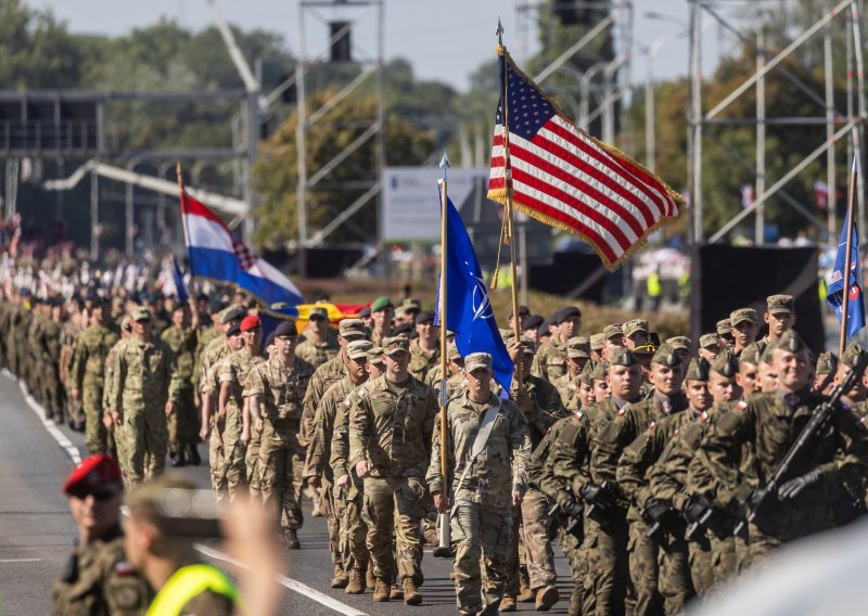 Je li sloboda govora braniti ruske botove – i hoće li EU ikad dobiti svoju vojsku?
