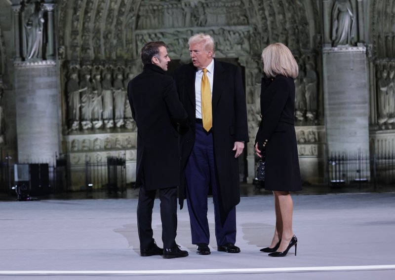 Trumpova šala o Brigitte Macron izazvala bijes, Macron mu javno uzvratio