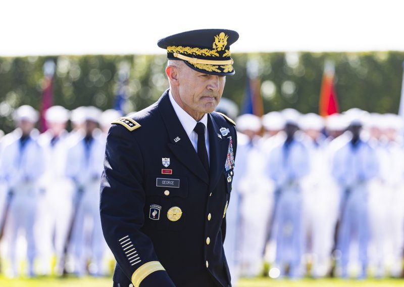 Potres u Washingtonu: Hegseth smijenio prvog čovjeka kopnene vojske