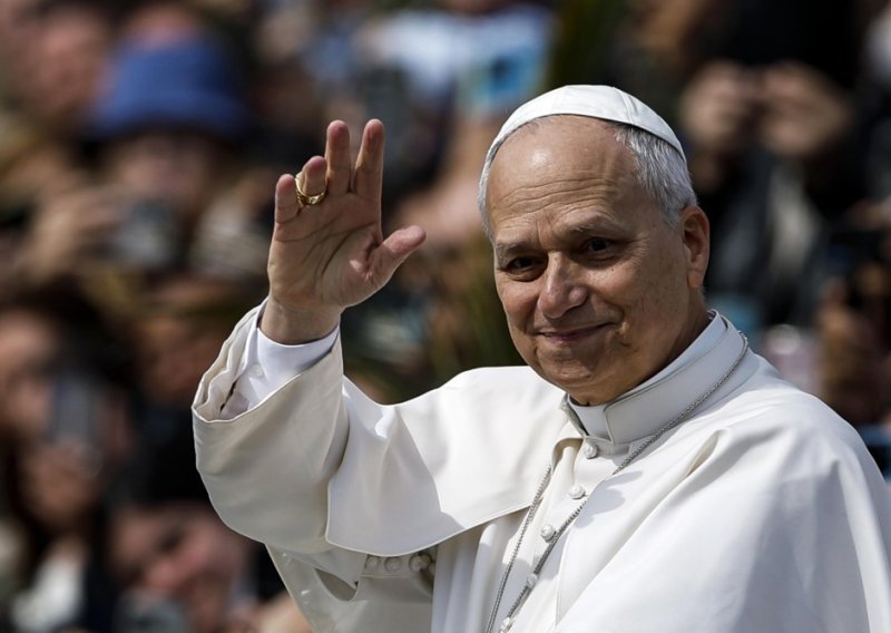 Papa Lav prvi put predvodi procesiju Velikog petka u Rimu, sam će nositi križ