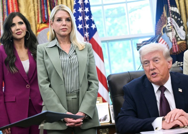 Sječa glava u Bijeloj kući: Kome je sve do sada Trump uručio otkaz?