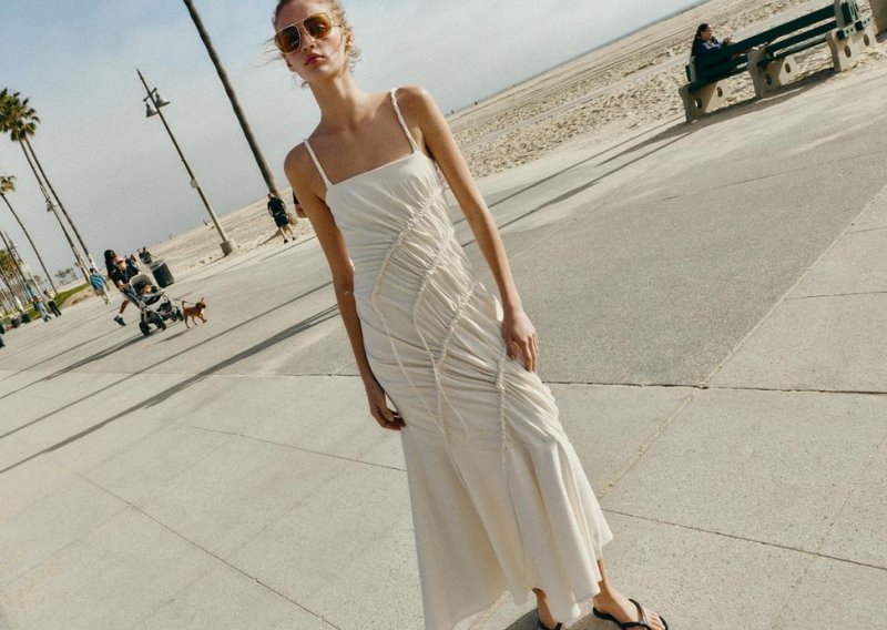 Zarina ljetna haljina laska svakoj figuri, a njezina će vas cijena ugodno iznenaditi