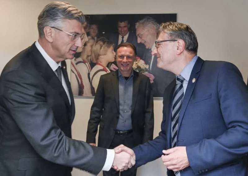 HDZ se oglasio o HSS-u: 'Bježe glavom bez obzira od Hajdaša i Benčić'