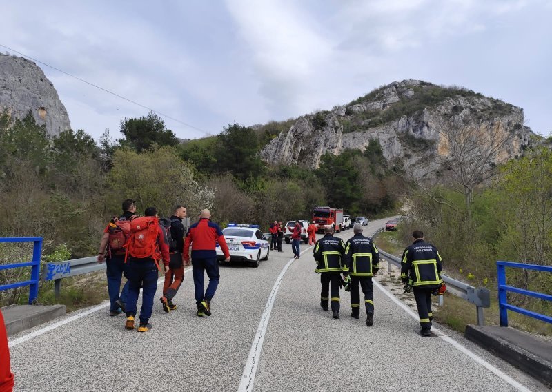 Zipline bez adekvatne opreme: HGSS spašavao Čehe u kanjonu rijeke Čikole