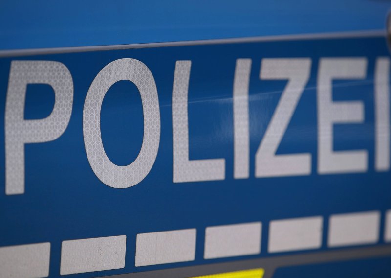 Cure detalji: Ekstremni desničar u vlaku ozlijedio 12 putnika, ostali ga savladali i zatvorili u WC