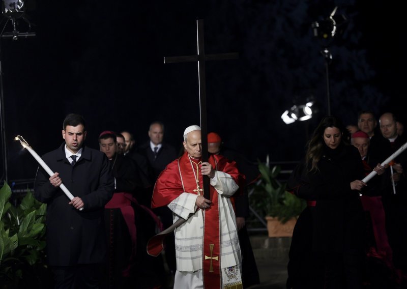 Papa nosio križ: 'Svaka osoba na vlasti odgovorit će Bogu zbog toga kako ispoljava svoju moć'