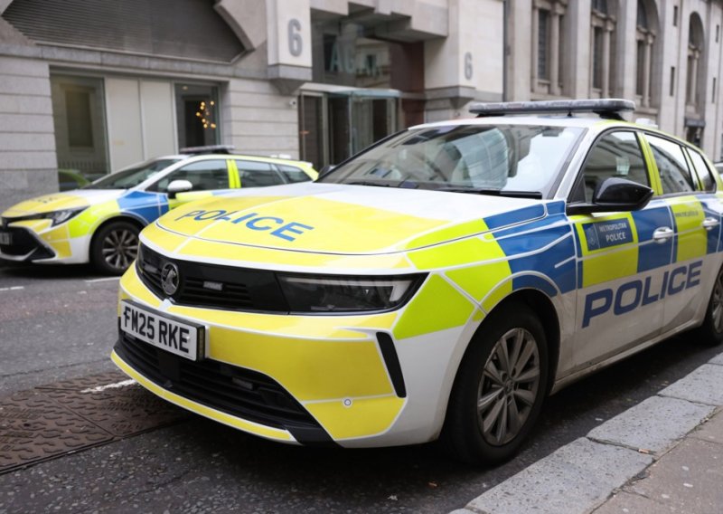 Kakva scena! Policajci zaboravili torbu s oružjem ispred kuće londonskog gradonačelnika