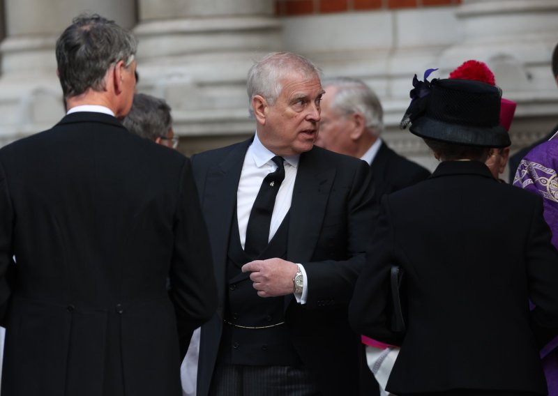 Svi bruje o tajnom sastanku: Princa Andrewa iznenadio gost, a razlog posjeta nije nimalo bezazlen