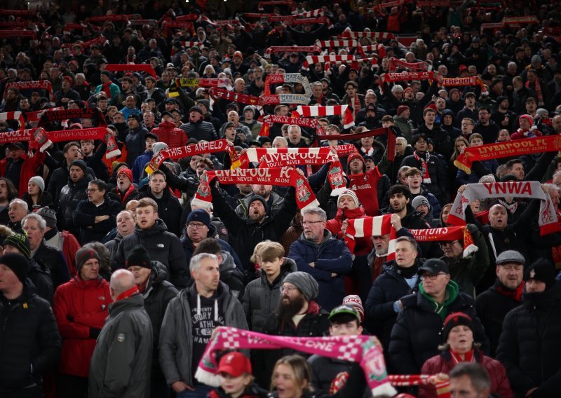 Liverpoolovi navijači napustili stadion usred utakmice; poslušajte što su pjevali