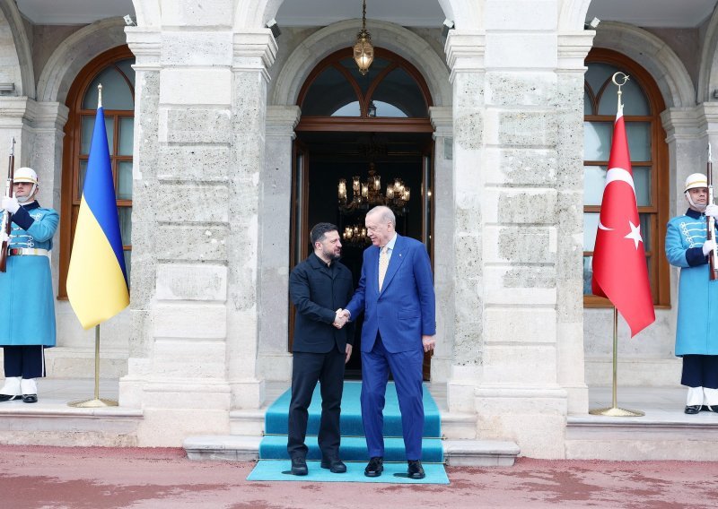 Zelenski i Erdogan sastali se u Istanbulu, u fokusu jačanje sigurnosne suradnje