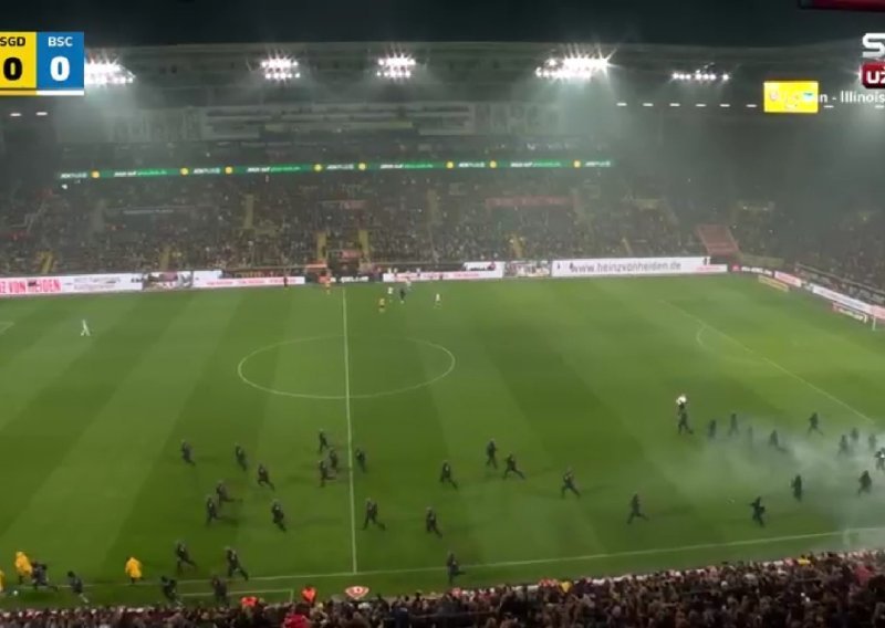 Njemačka ovo ne pamti: Pogledajte scene kaosa zbog kojih je utakmica prekinuta