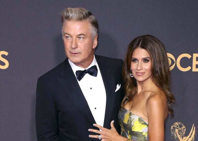 Kći Aleca Baldwina brutalno ga ismijala zbog razlike u godinama s Hilarijom