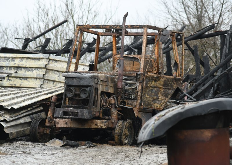 Kod Osijeka izgorio traktor vrijedan 30 tisuća eura: Požar buknuo zbog tehničkog kvara